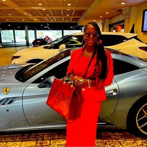 Meet your Posher, Stephanie